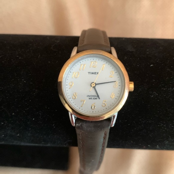 TIMEX Women's Vintage K8 Goldtone Watch - Picture 1 of 9